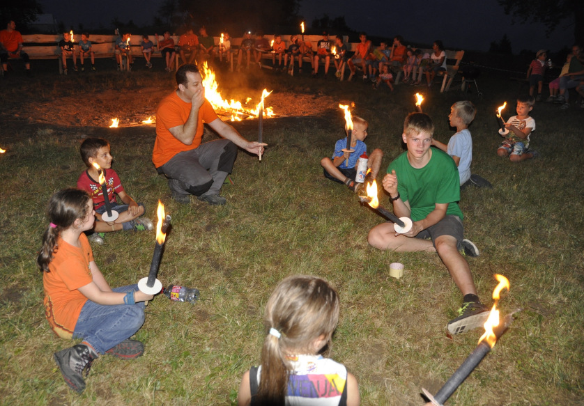 Abenteuer Hüttenbau Seen Sommerferienprogram für Kinder und jugendliche